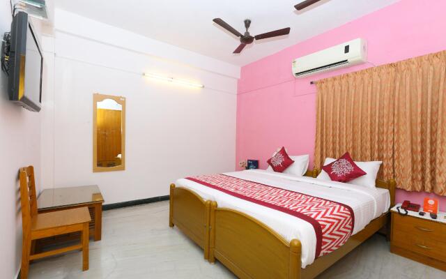 OYO 10018 Hotel AKS Shelter