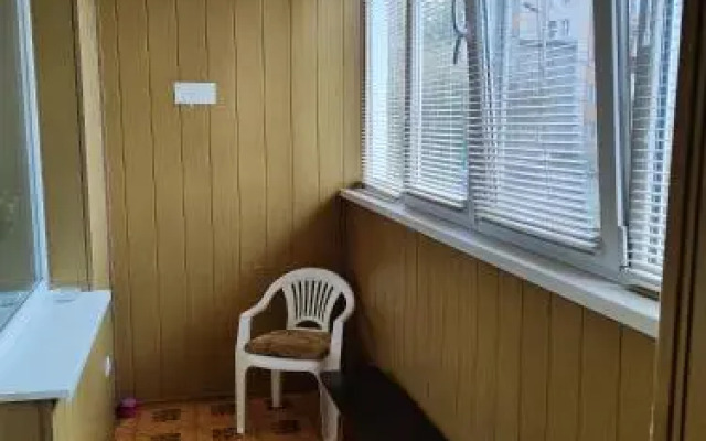 Apartment on Peremohy Street 8