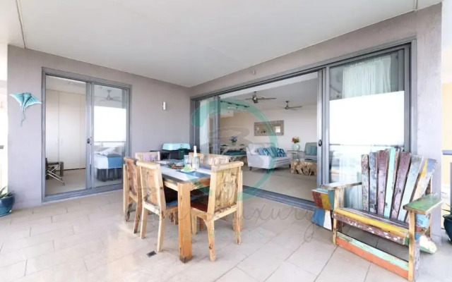 Penthouse Haven Lux Balcony Dining Sea View