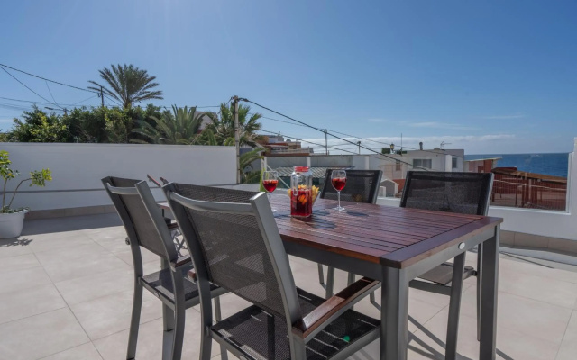 Spectacular Cave with two large terraces (70m2) by the sea