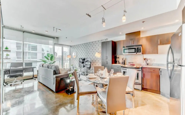 Luxury Condo With City Views Near Stampede Park