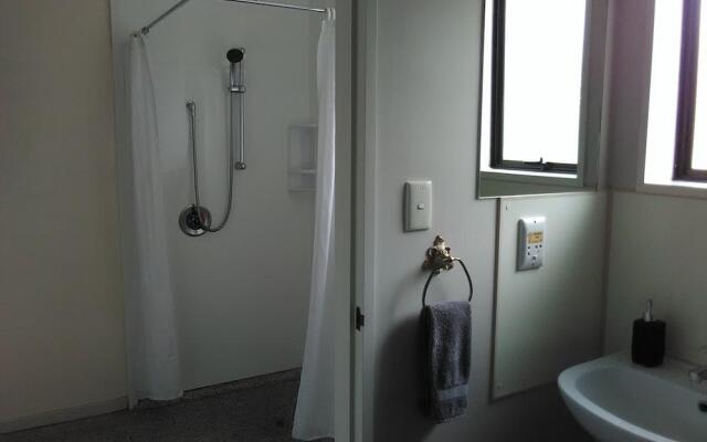 Academy Lodge Motel