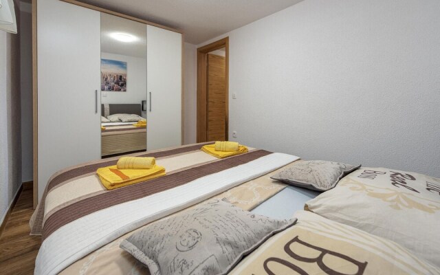 Beautiful Apartment in Petrcane With Wifi and 1 Bedrooms