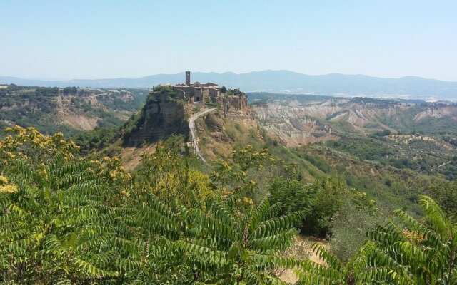 Blue House Near Bagnoregio-overlooking the Umbrian Mountains and Tiber Valley