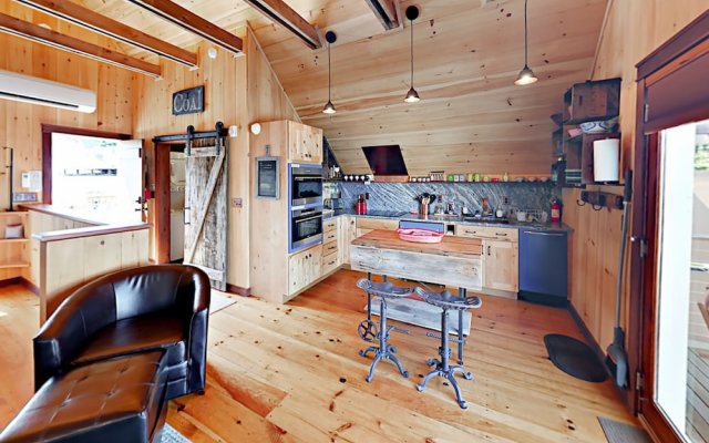 The Coal Shack Harborfront Studio by RedAwning