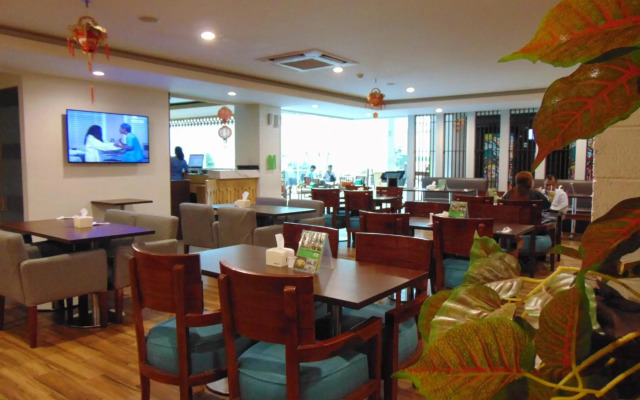 MaxOneHotels.com at Kramat