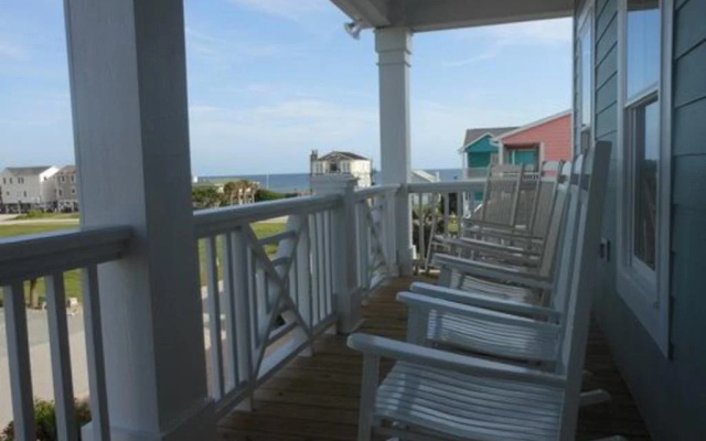 Lifes A Beach 4 Bedroom Home by RedAwning