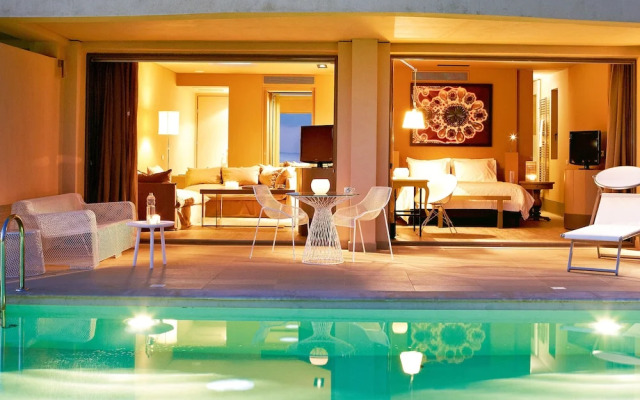 Alex Hotel