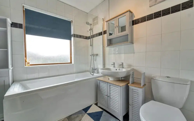Host Stay Severn Swans House