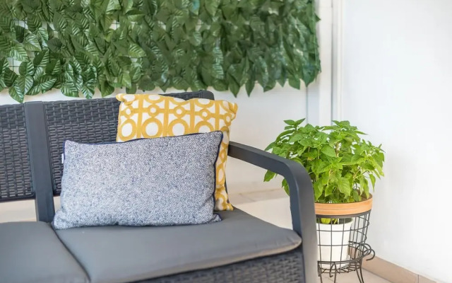 Live As A Greek in Athena