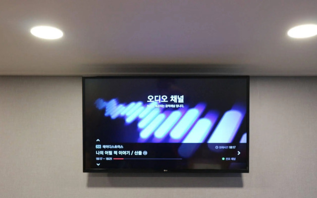 Zzzip Guest House - Hostel