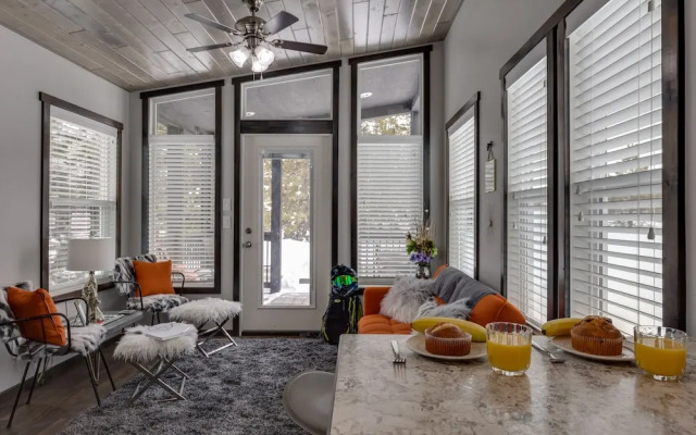 Hickory-dickory Hollow