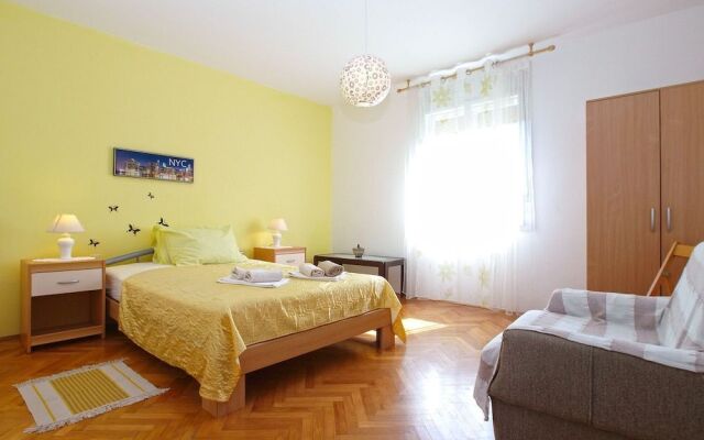 Apartment 686