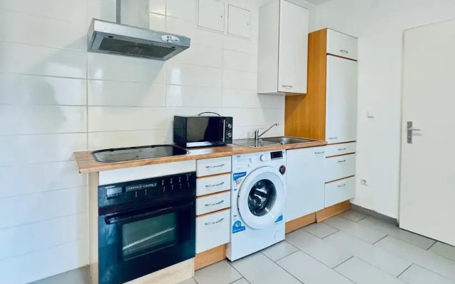 Cozy 2BR Apt Sleeps 6 Direct City Access