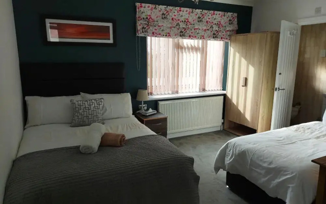 Room-family Room With Private Bathroom