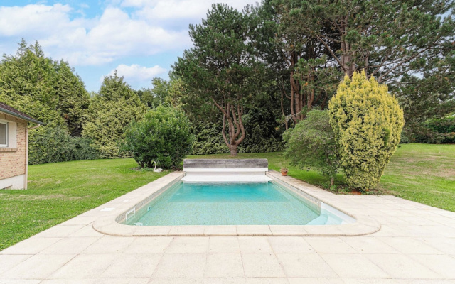 Stunning House With Swimming Pool and Padel Court