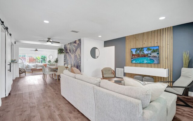 Hollywood Luxurious Villa w Heated Pool
