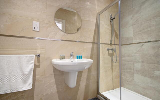 ★ Enjoy Beach & Sea Views in a Modern 3 BR APT ★