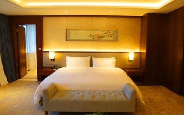 Jingling Shihu Garden Hotel