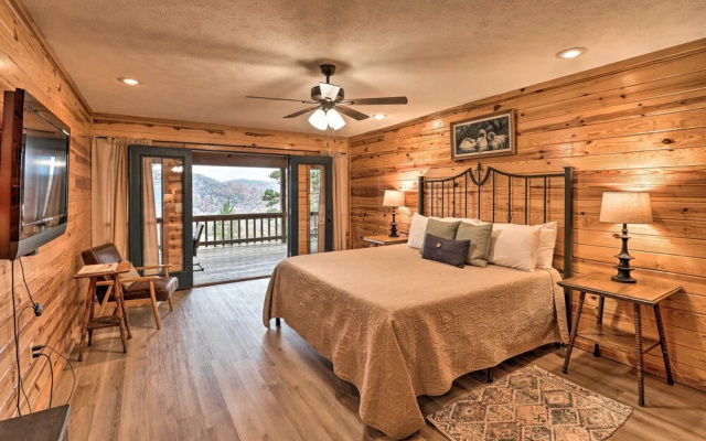 Piney Bluff Retreat With Mountain Views!