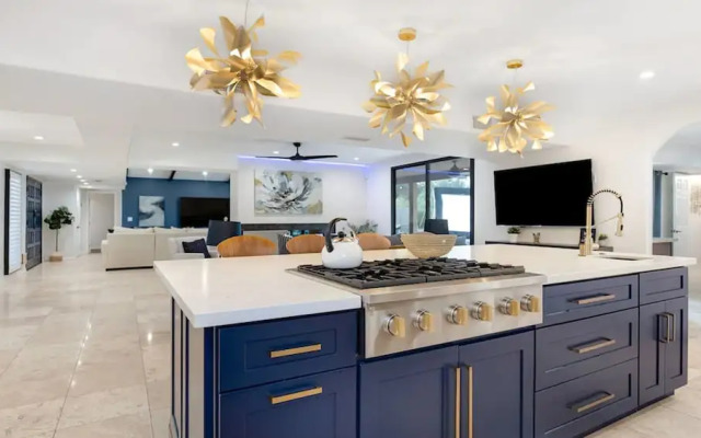 Stunning Vacation Dream Home W/backyard Paradise!