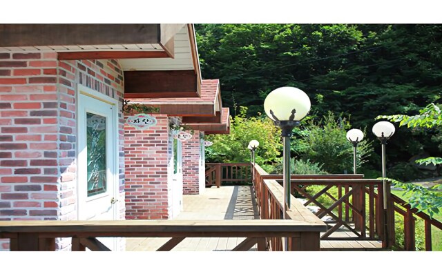 Yangsan Chickweed & Flower Pension