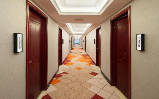 Berman Hotel (Huidong honghaiwan store)