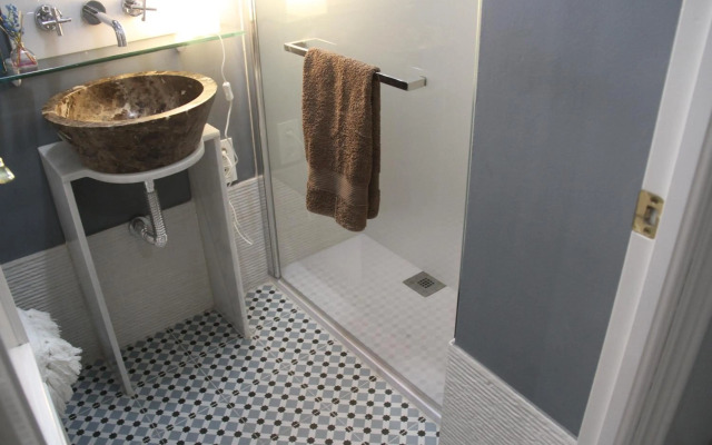 Luxurious 2 bedroom flat in a historic building