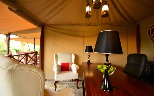 Kiboko Luxury Camp