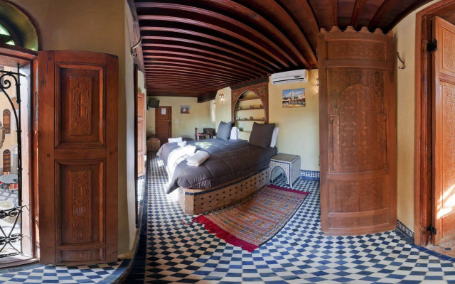 Riad Layalina