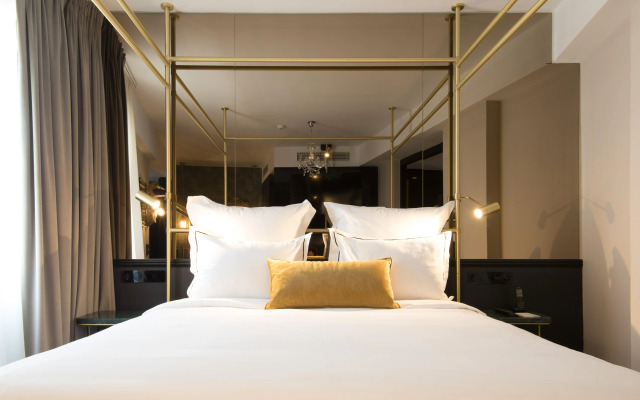 Skylark, Aluma Hotel & Resort