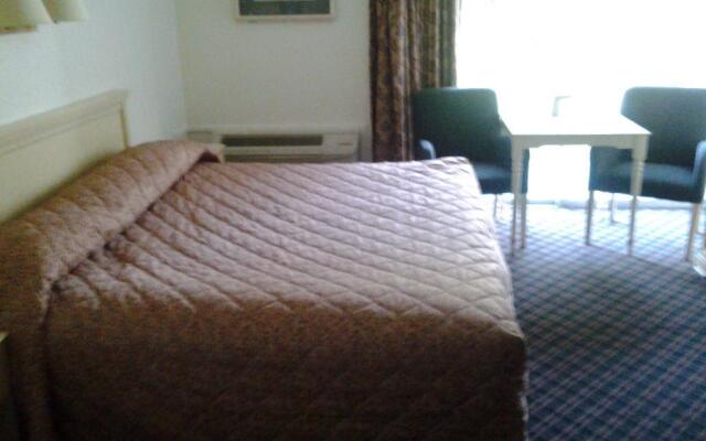 Budgetel Inn & Suites Hotel