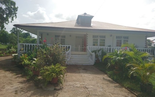House With 3 Bedrooms in Cayenne, With Enclosed Garden and Wifi - 4 km in Cayenne, French Guiana from 310$, photos, reviews - zenhotels.com hotel front