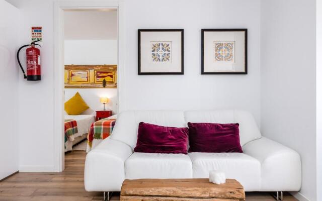 T2 Tiles Apartment Estoril