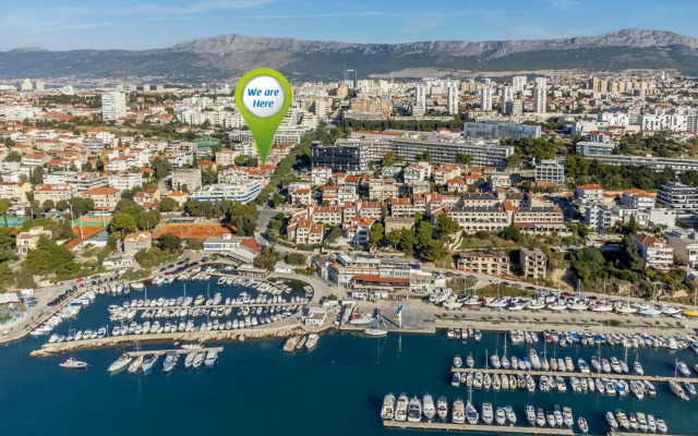 Ferula, 3 bedroom apartment near beach Bačvice