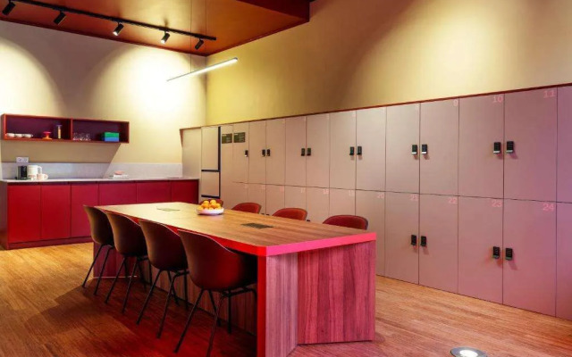 Numa Berlin Weinmeister