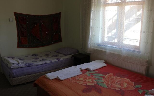 Valleypark Hotel - Hostel