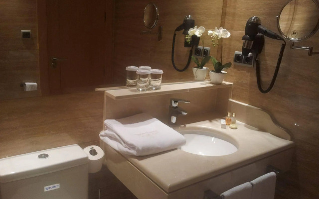 Artplatinum Suites & Apartments