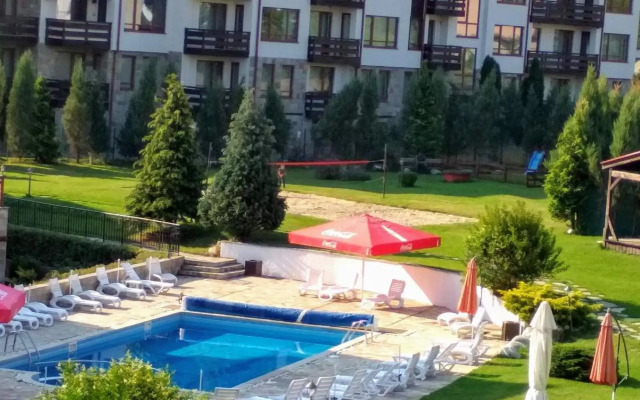 Sunny studio apartment - few steps from Gondola