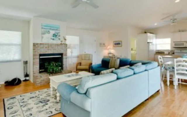 Holly Hideaway