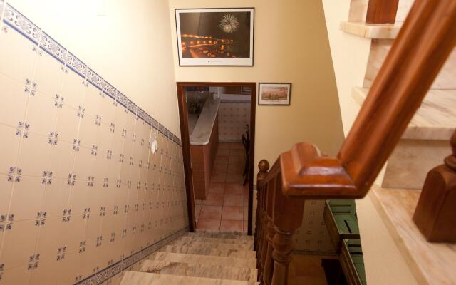 Ericeira Chill Hill Hostel & Private Rooms - Peach Garden