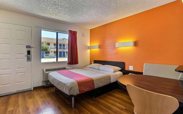 Motel 6 Oakland Airport