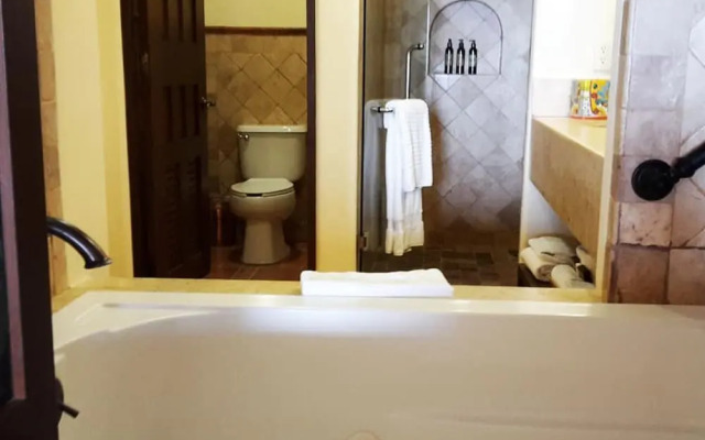 Charming 1BR With Ocean View in Cabo San Lucas