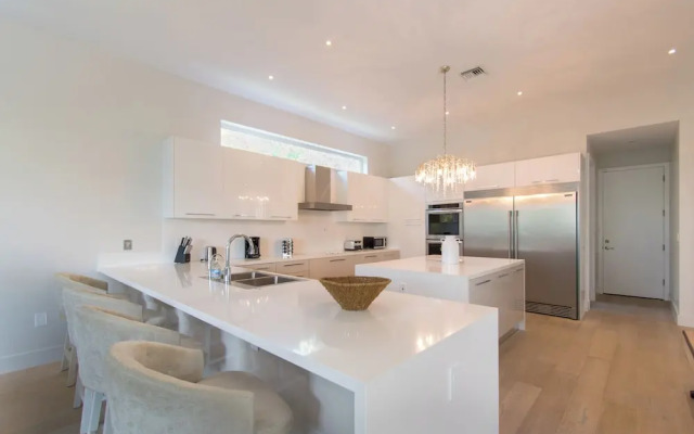 Luxurious Beach Retreat w/ Heated Pool&basketball