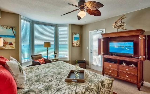 Emerald Beach 331 by RedAwning