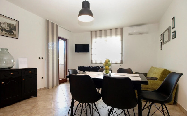 Apartment 1868