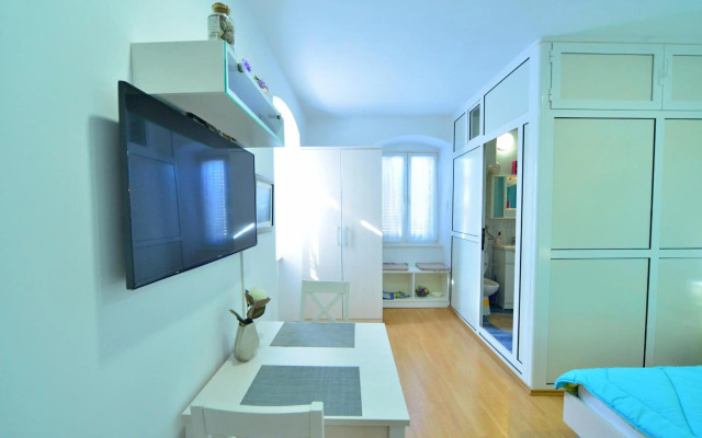 Split Center Room Helena