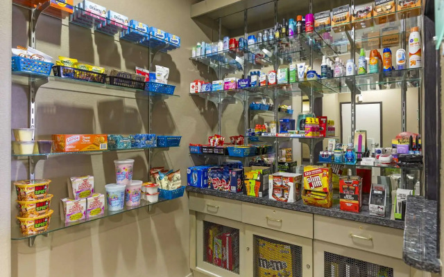 Best Western Plus Emerald Inn & Suites