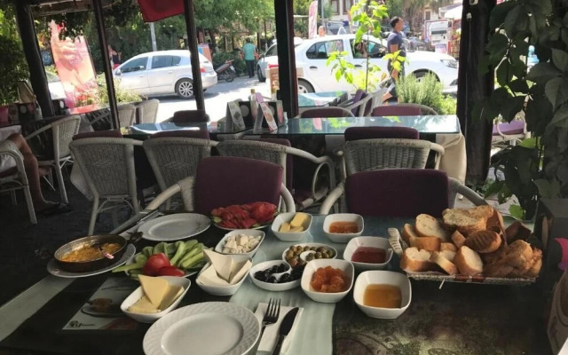 Ala Hotel