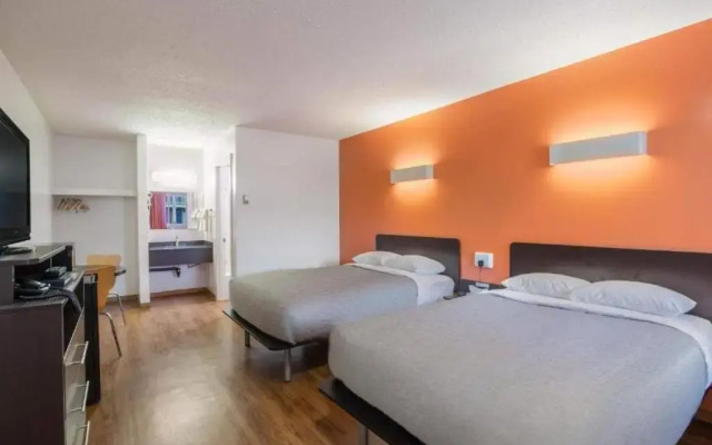 Motel 6-Camrose, AB